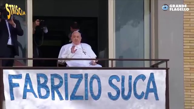 Sua Santità risponde di nuovo a Corona - con Striscia la notizia