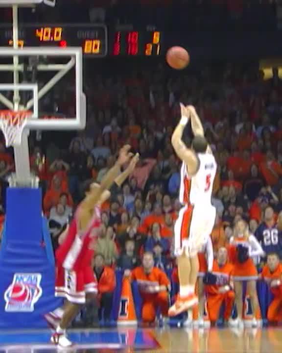 This remains one of the greatest Elite Eight games in #MarchMadness history 🔥 #OTD 2️⃣0️⃣ years ago, Deron Williams' 3-pointer completed eventual national runner-up Illinois Men's Basketball's 15-point comeback to force OT vs. Arizona. #B1GMBBall