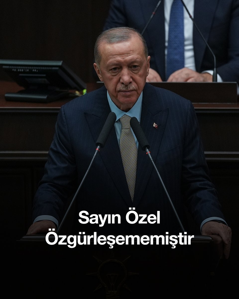 CHP seçmeni bir senede Bay Kemal’i mumla arar hale geldi. CHP gibi 100 yıllık bir partinin Genel Başkanı’nın kendini nasıl itibarsız hale getirdiğini milletimizle birlikte biz de ibretle takip ediyoruz.