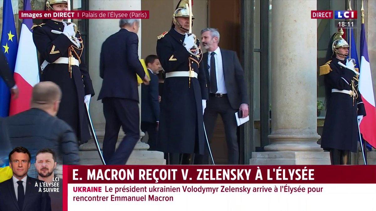 Zelenski jest właśnie w Pałacu Elizejskim. Za każdym razem kiedy go widzę, mam przed oczami tę okropną wizytę w Białym Domu i odruchowo porównuję..