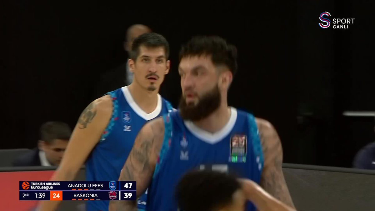 DEREK WILLIS 👀👌