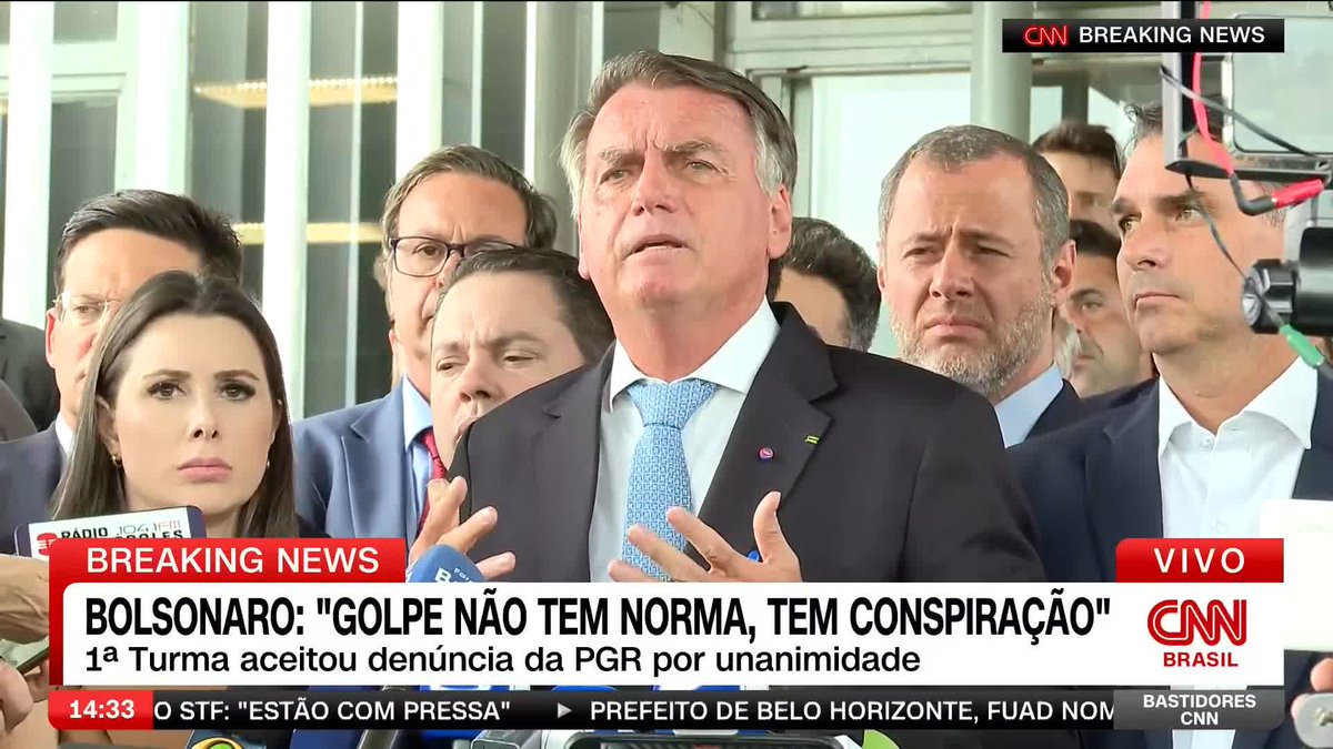 Bolsonaro: "Não há crime em não passar a faixa"; assista #BastidoresCNN