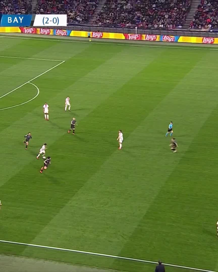 💥 Klara Bühl finds a way and Bayern find hope in Lyon! Watch the game live on DAZN &amp; join the DAZN FanZone ▶️ #UWCLonDAZN #UWCL