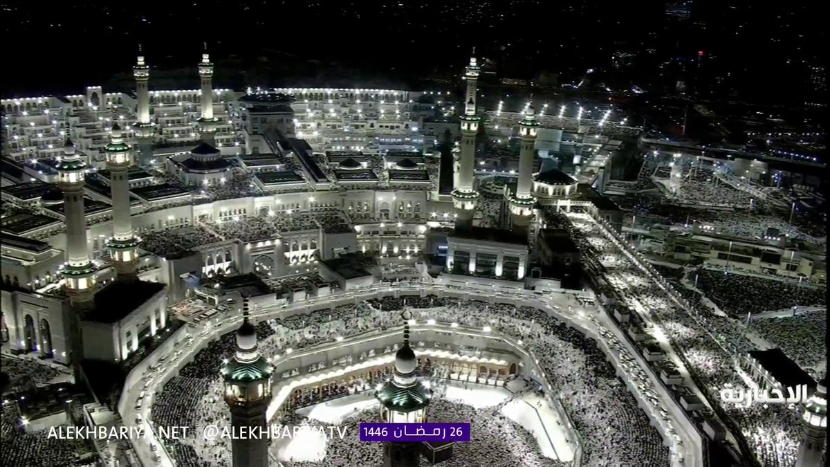 تحت زخات المطر.. مشاهد من صلاة التراويح في #المسجد_الحرام #ليلة_27 #رمضان بصوت الشيخ ماهر المعيقلي #الإخبارية