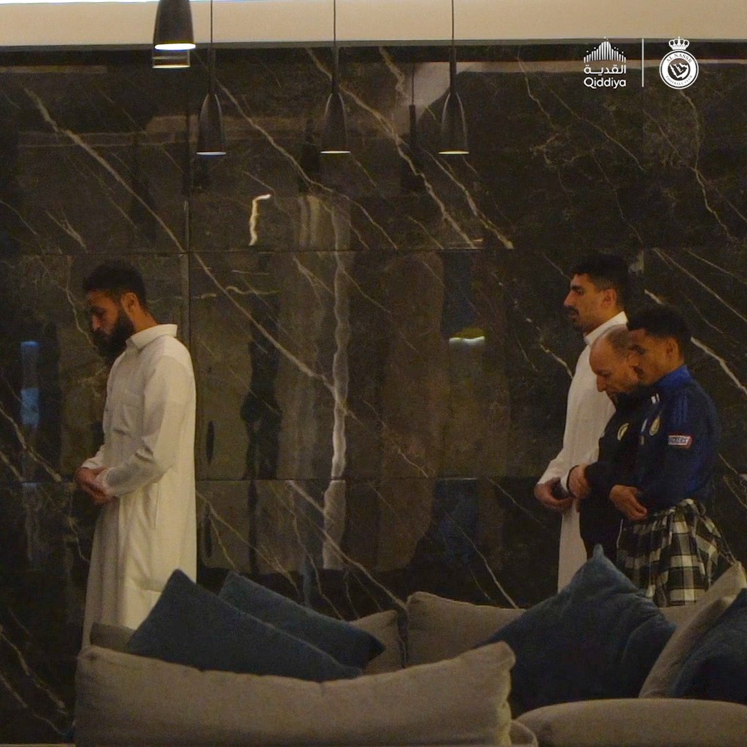 مسـاء الخيـر .. نجومنا يصلون لناديهم 💛