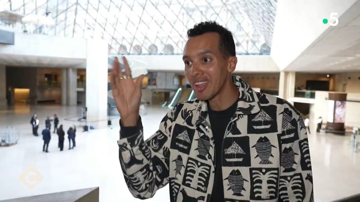Hier soir, le musée du Louvre a offert une carte blanche à Gaël Faye. C'était poétique, musical et très métissé. @PierreLescure nous en parle dans son Œil pour #CàVous ✨