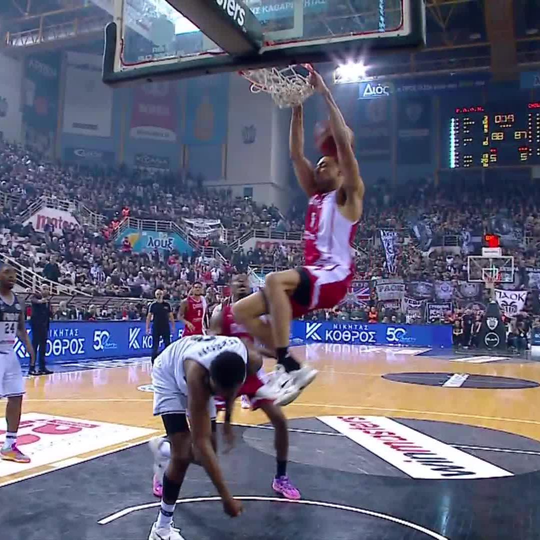 WHAT A PLAY TO END THE GAME! 🤩 Cholet Basket gets the 1-point win in the opening #FIBAEuropeCup Semi-Finals with this perfect set-up &amp; finish in the last seconds!