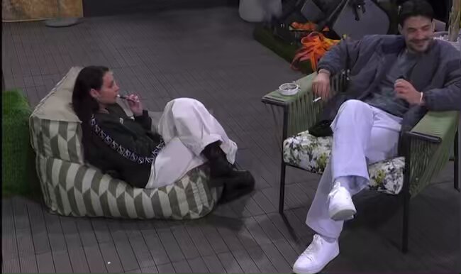 “Vai votatemi contro Zeudi, fate finalista Chiara, fatela vincitrice, sui gruppi di Zeudi contro Maria Vittoria.” SFOGO DURISSIMO E PIÙ CHE COMPRENSIBILE DI MAVI CONTRO ZEUDI FAREMO DI TUTTO PER PORTARTI IN FINALE MAVI ❤️ #GrandeFratello #heleners #helevier