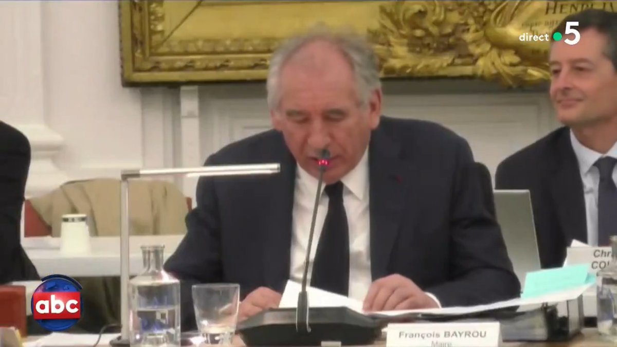 Quand François Bayrou rejoue en direct le slogan de son fast-food prĂ©fĂ©rĂ© đđ LâABC de @bchameroy en intĂ©gralitĂ© : #CĂ Vous