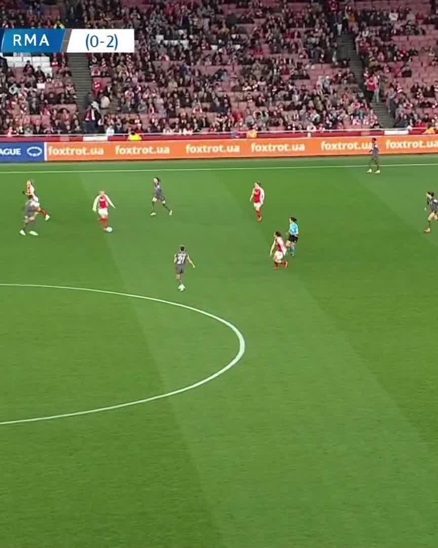 CHLOE KELLY TO ALESSIA RUSSO LESS THAN A MINUTE INTO THE SECOND HALF 🤝 Arsenal cut the UWCL semifinal aggregate in half at the Emirates ❤️ 🎥 DAZN Women's Football