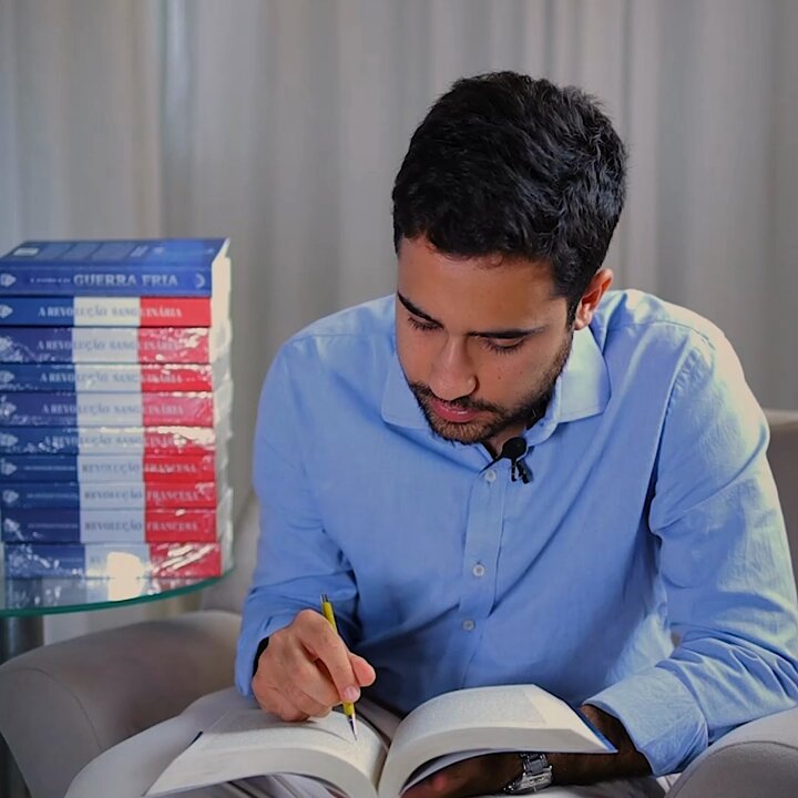 📖 Descubra a verdade sobre a Revolução Francesa! 👉 Clique no link e aproveite nossas ofertas especiais agora!