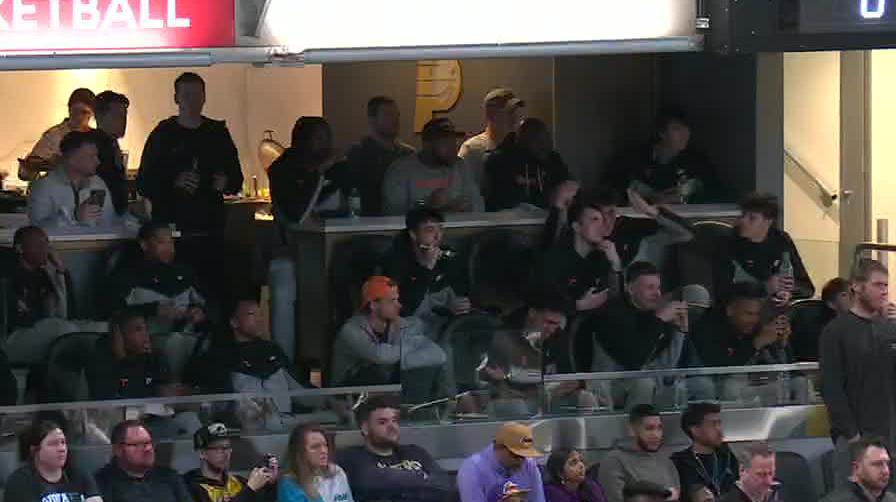 .Tennessee Basketball in the house for Lakers-Pacers 🙌