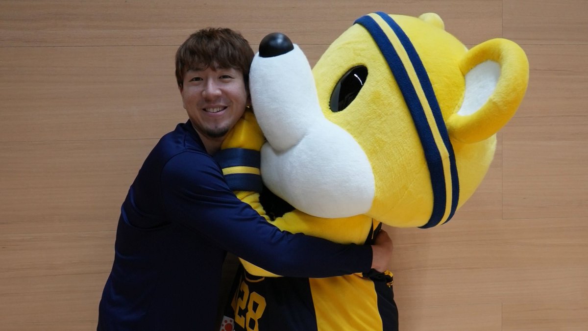 #6 比江島選手よりファンの皆さまへ。 マスコットオブザイヤー、#028 ブレッキーへの投票をお願いします。 4/1(火)までの期間中、WEBとB.LEAGUE CARDは毎日投票ができます。 ▼投票はこちらから #ブレッキーにチカラを #ブレッキー #比江島慎 #Bリーグマスコット #BREX