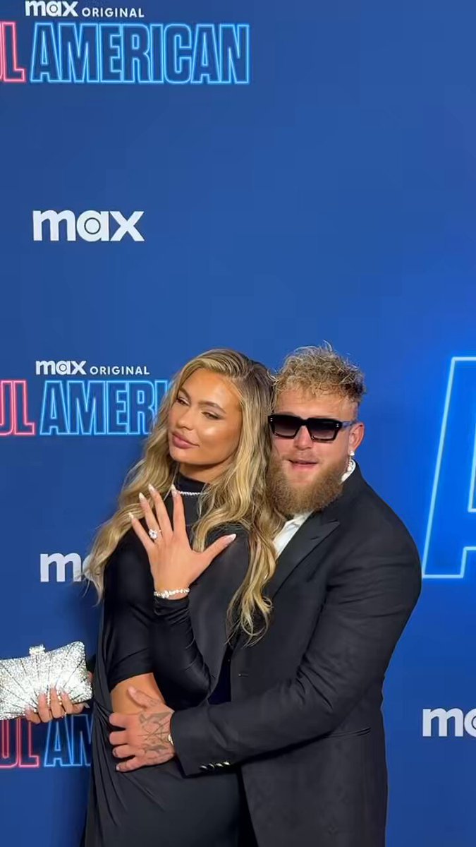 All her sides are good. Jake Paul #JuttaLeerdam Paul American