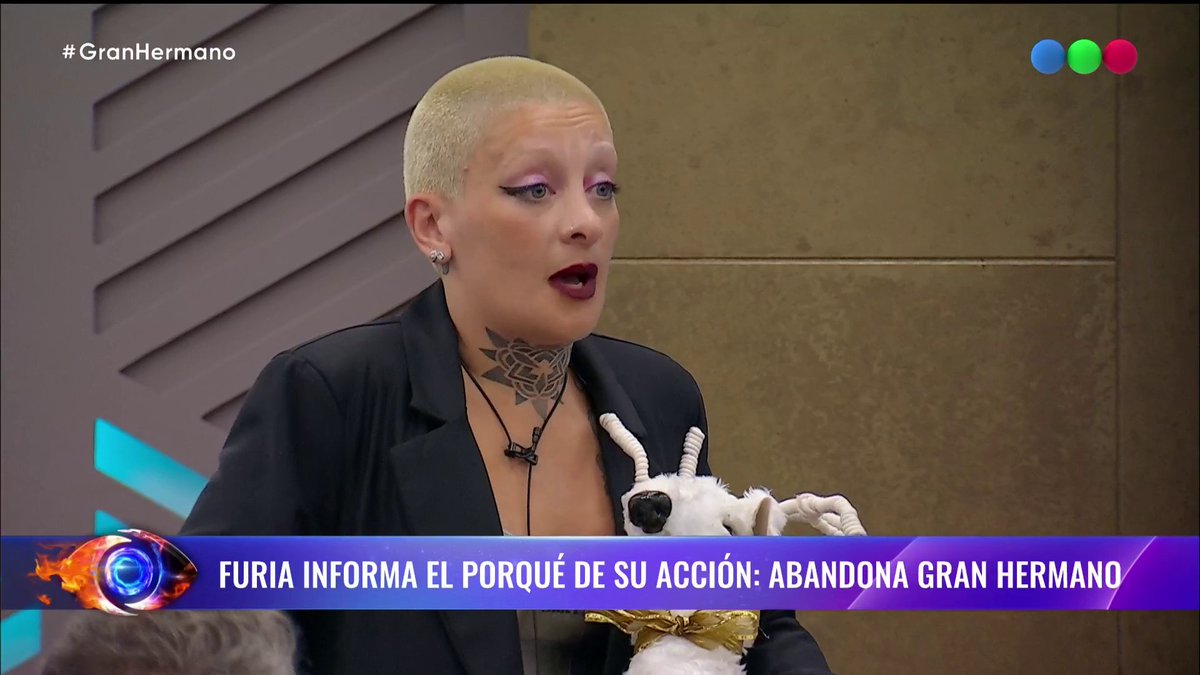 "Yo tengo un juego muy agresivo y la casa no esta a ese nivel" 💬 Juliana explica los motivos de su salida 💥 👁 Mirá #GranHermano en y espiá la casa GRATIS las 24 horas por DIRECTV LatinAmerica DGO