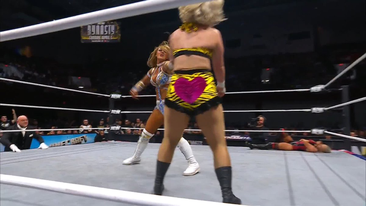 THE HIP ATTACK...had no effect?! Watch #AEWDynamite LIVE on TBS &amp; Max @ThunderRosa22 | @MeganBayne | @ThePenelopeFord | #TimelessToniStorm