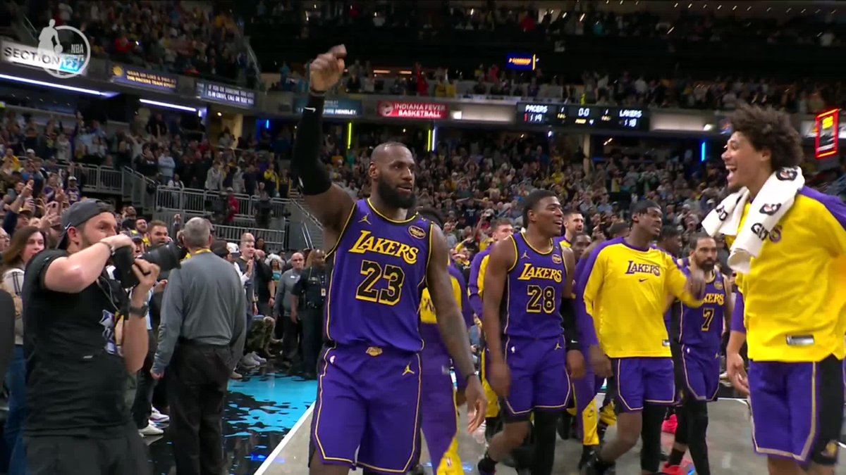 LEBRON JAMES WINS IT AT THE BUZZER 🚨