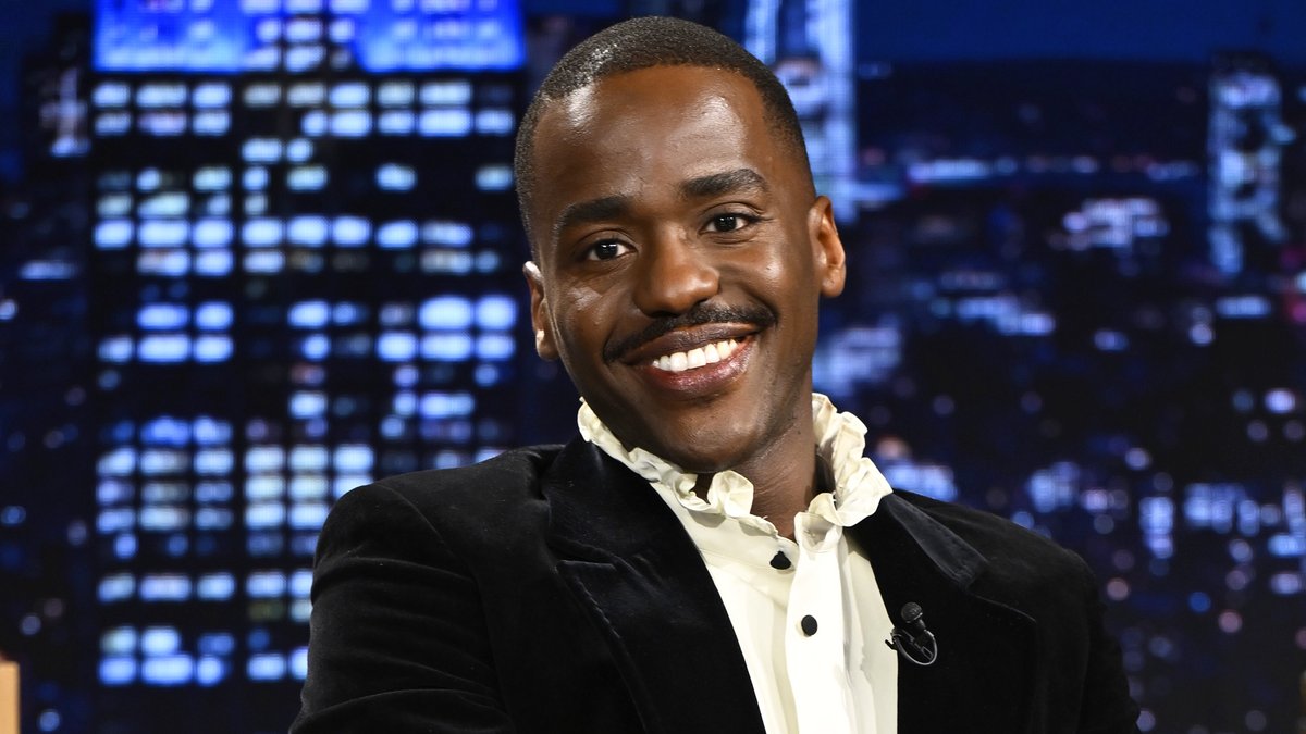 Ncuti Gatwa’s screensaver is Ryan Gosling wearing a Doctor Who shirt with his face on it 🤣 #FallonTonight