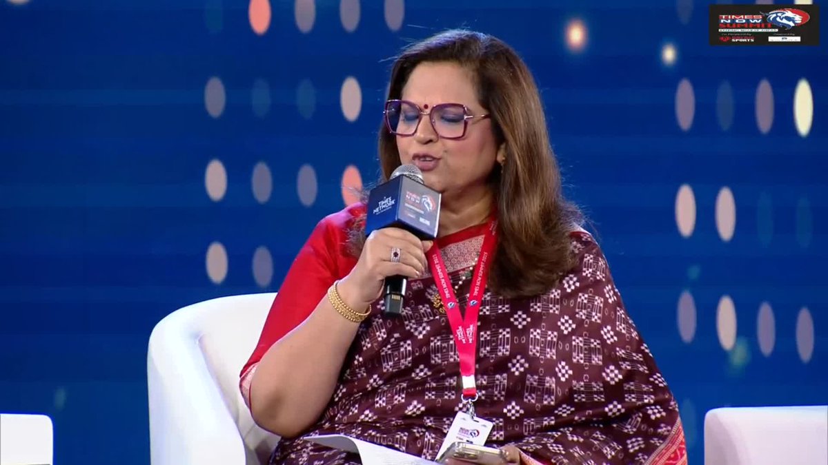 Rahul Gandhi saath chale toh desh jaldi aage badhega?: @NavikaKumar asks Union Minister Ashwini Vaishnaw Swagat hai unka (Rahul Gandhi). Change ho jaaye, idhar aa jaye: Ashwini Vaishnaw responds. Dream Sports #TNSummit2025 #TimesNowSummit25 #KeepingBharatAhead