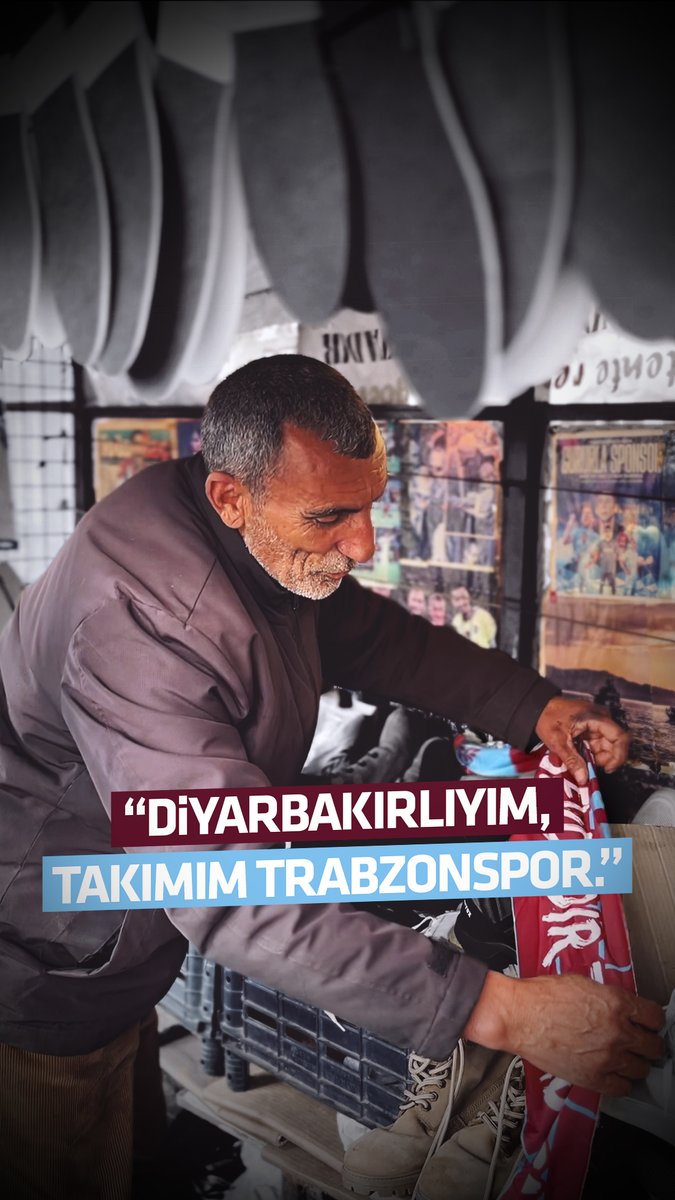 🔴🔵 Doğuştan Diyarbakırlı, çocukluktan beri Trabzonsporlu... 🙏 Diyarbakır Dağ Kapı'da ayakkabı boyacılığı ve tamirciliği yapan Adem Dalgıç, 7 yaşında tutulduğu bordo-mavi sevdâsını #TRTSporDijital ile paylaştı.