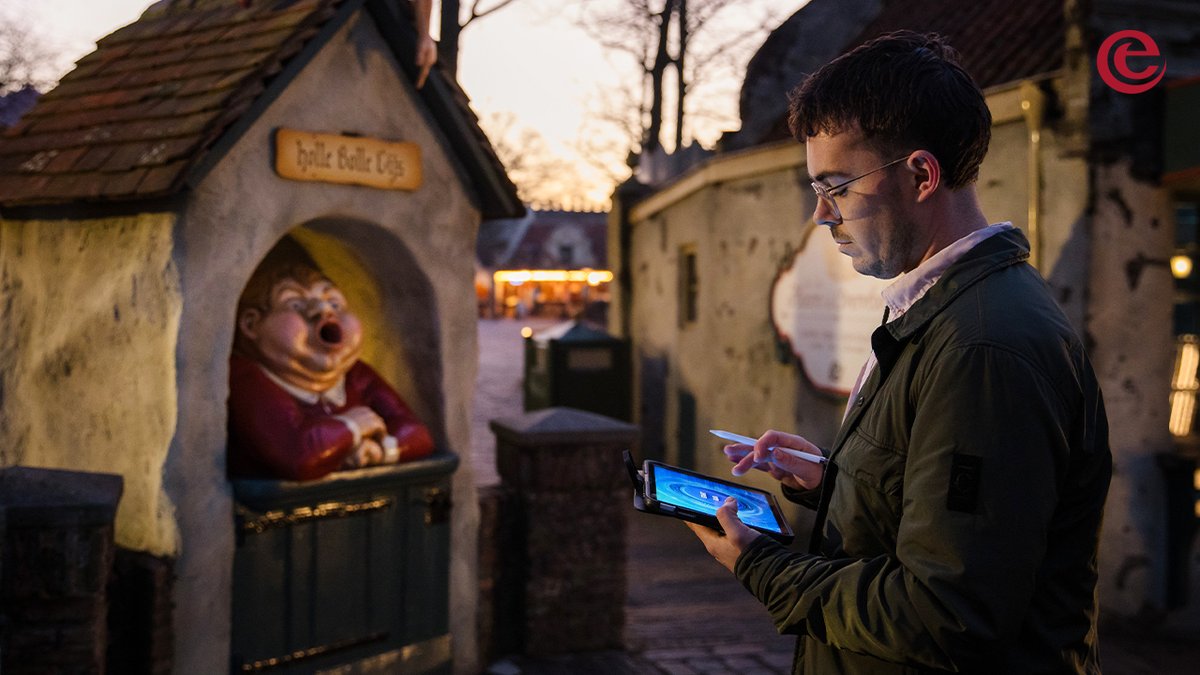 In 2030 wil de Efteling klimaatneutraal zijn en minder restafval speelt daarbij een grote rol! Daarom heeft Holle Bolle Gijs een slimme upgrade gekregen met AI en sensoren. Hij ziet nu wie er voor hem staat en wat je weggooit. Zo wordt afval scheiden een stuk makkelijker én leuker! ♻️ Benieuwd? Lees hier meer! 👉🏼