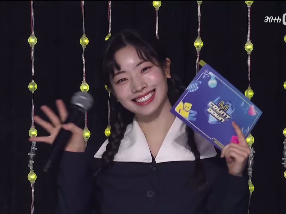 SPECIAL MC DAHYUN FOR M COUNTDOWN