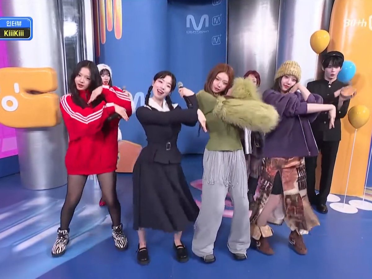DAHYUN dancing to BTG with KiiiKiii