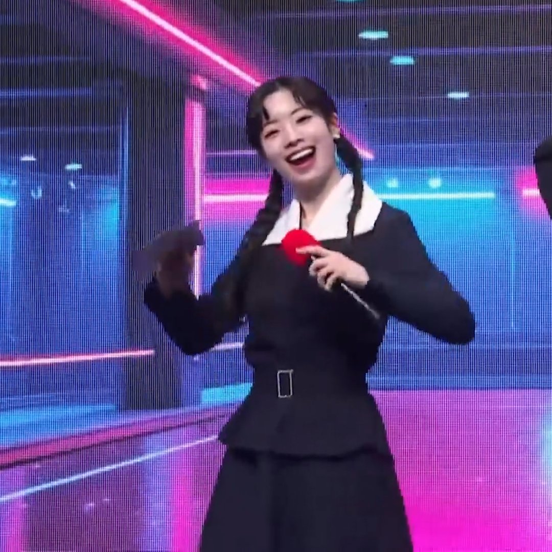 SPECIAL MC DAHYUN DANCING IS SO CUTE