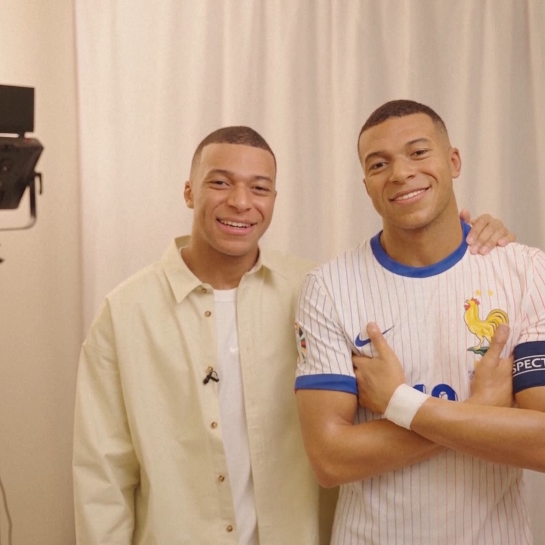 Kylian Mbappe comes face-to-face with Kylian Mbappe 🤝