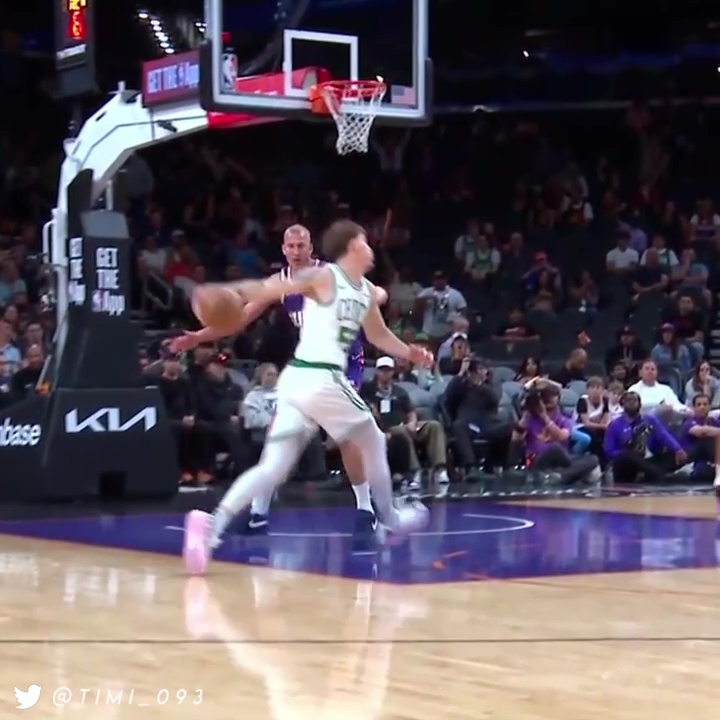 Baylor Scheierman (Baylor Scheierman) with some more great dimes last night including his best Rajon Rondo impression: