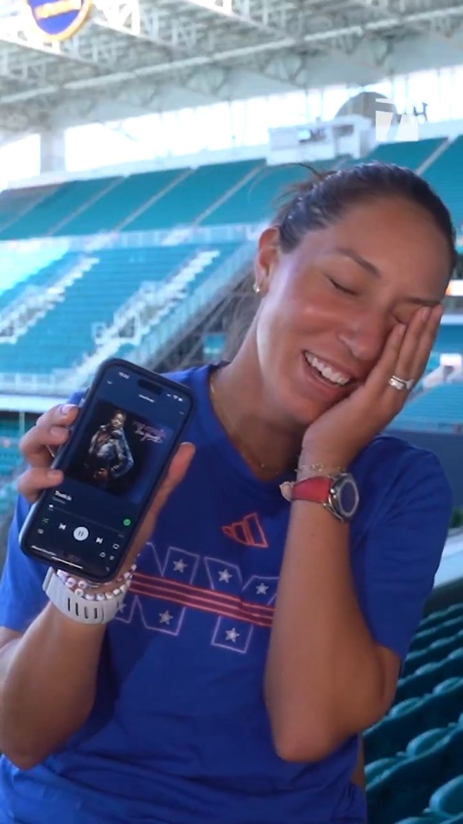 Do you ever wonder what's on a pro tennis player's phone? 📱👀 #MiamiOpen