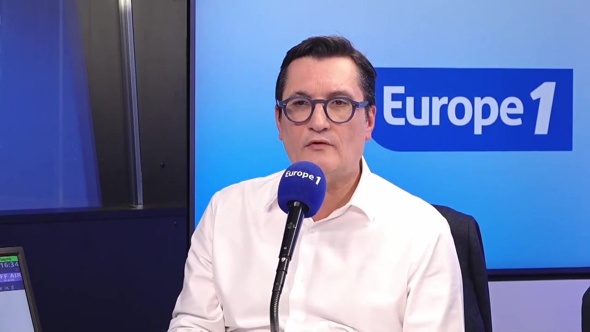 Emmanuel Macron annonce une aide militaire supplémentaire de deux milliards d'euros à Kiev : « Un tel niveau de financement, ça devrait relever d’un référendum », estime Olivier Dartigolles, dans #OMSLT avec Cyril Hanouna sur #Europe1.