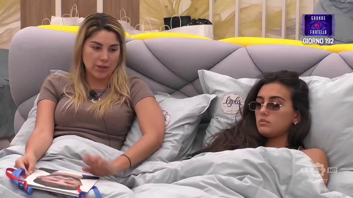 Le critiche di Chiara a Jessica: “Dice solo quello che le conviene” #GFDaily #GrandeFratello