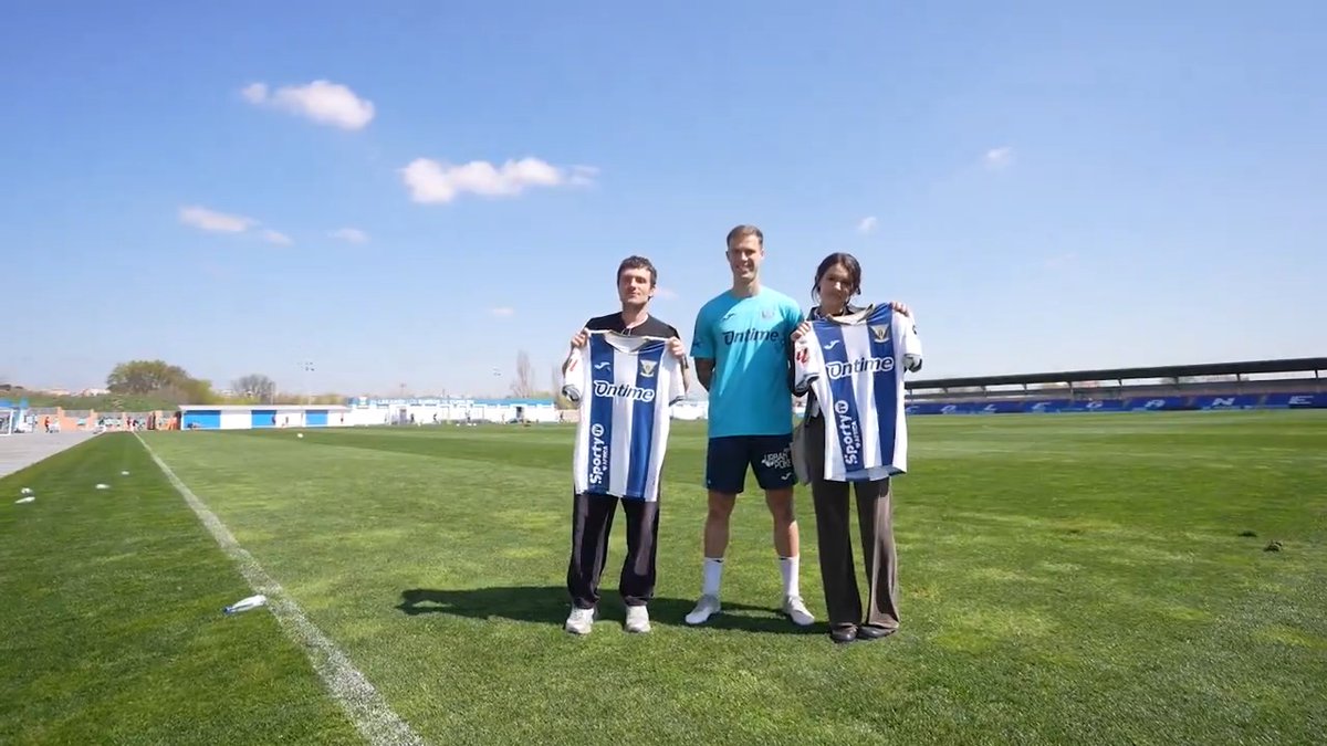 🎥 Diego García Campos recibió tras el entreno de hoy a Josh Hutcherson y a la actriz pepinera Claudia Traisac. 👋¡Muchas gracias por la visita, amigos!