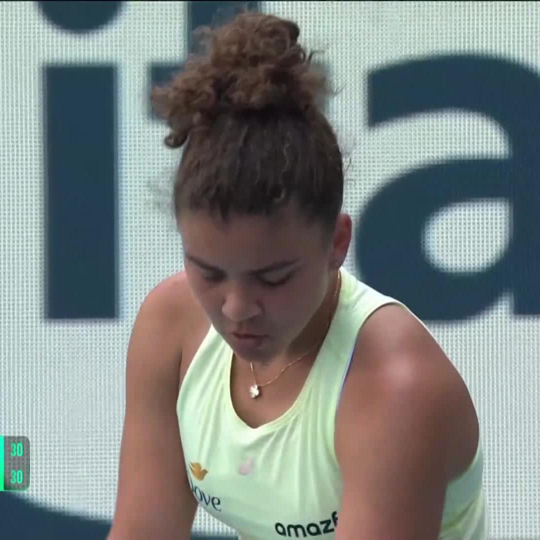 Jasmine was all over this point 😮‍💨 Jasmine Paolini | #MiamiOpen