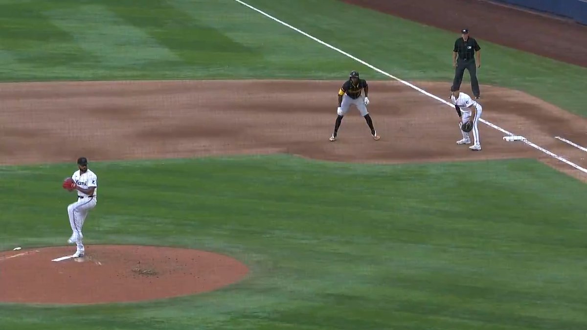 Primera base robada del año para Oneil Cruz 💨
