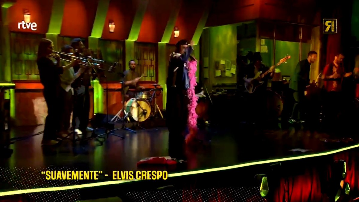 SUAVEMENTEEEEE, el que podría ser perfectamente el HIMNO DE ESPAÑA Los que estáis aquí desde el principio, recordaréis la turra de Ponce con esta canción. Que venga a cantarla Elvis Crespo es historia del programa. #LaRevuelta Elvis Crespo