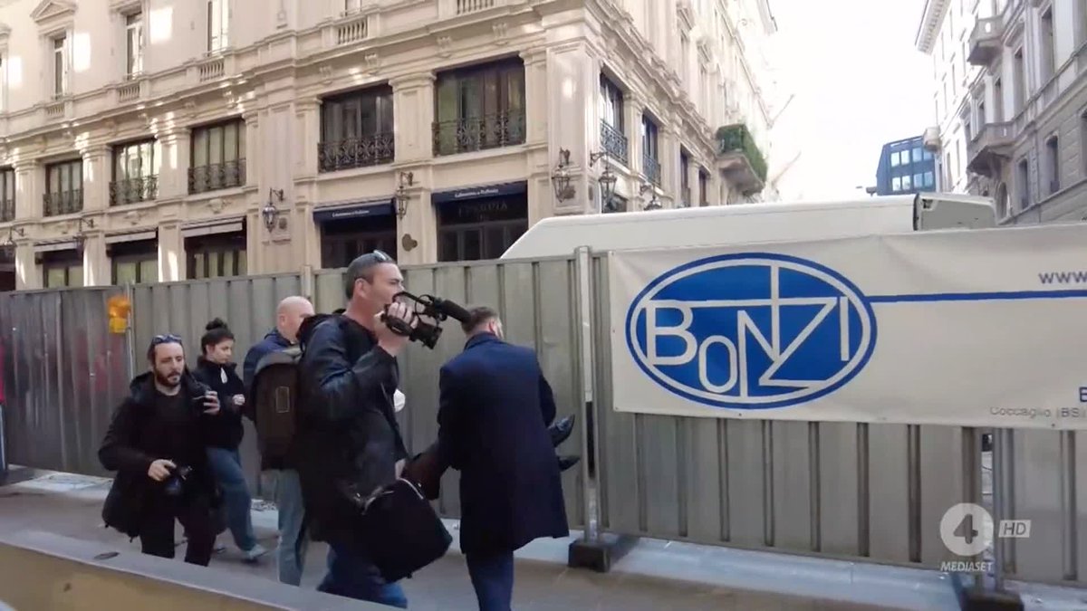 Gli attivisti di Ultima Generazione contro i ristoranti di lusso. Cosa ne pensate? #DrittoeRovescio in diretta su #Rete4 e in streaming su Mediaset Infinity
