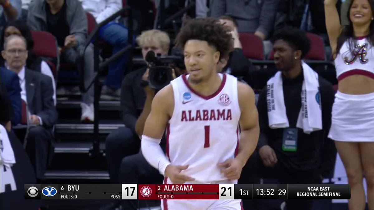 Mark Sears is ON FIRE 🔥 5 THREES and counting in the first half 🎯
