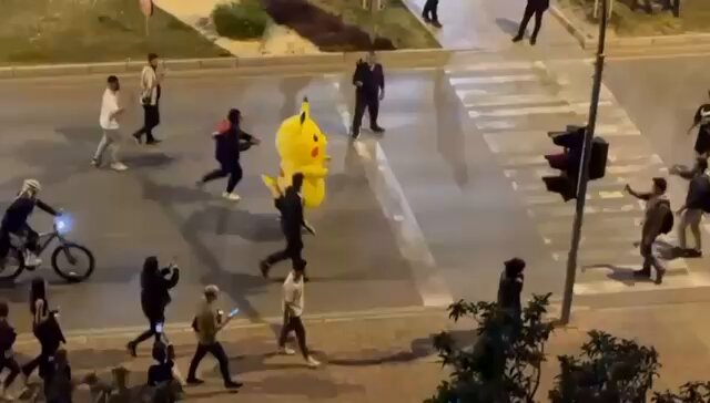 Pikachu continues his new career as anti-Erdogan protest leader in Turkey. 🇹🇷🇯🇵