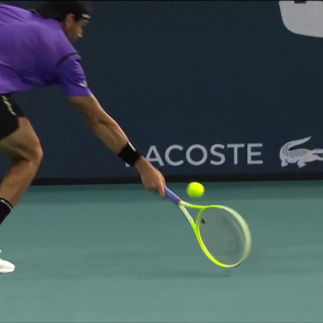 MATTEO MAGIC 😱 Matteo Berrettini with a one-handed GEM! #MiamiOpen
