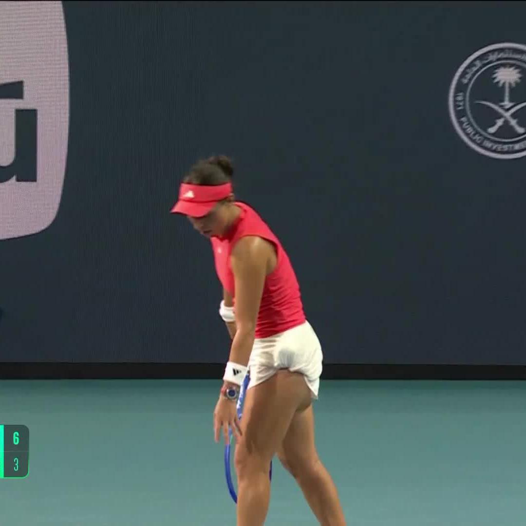 WHAT A SET 🫨 Jessie Pegula battles back after saving a set point and takes the opener 7-6(3)! #MiamiOpen