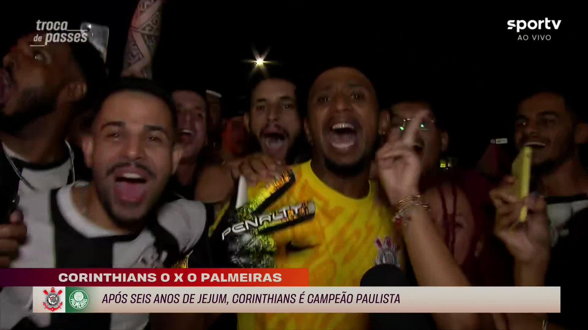Hugo da galera festeja a defesa do Hugo do Corinthians e o título do Paulistão sobre o Palmeiras.