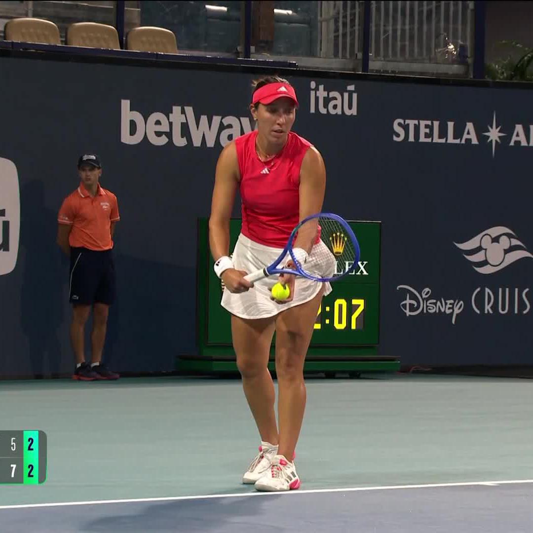 She's not letting up 💪 #MiamiOpen