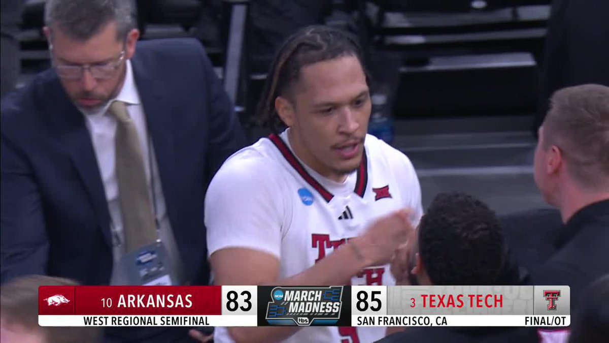 Dj Wagner might get jumped in the locker room . Multiple wide open teammates and he’s trying to be kyrie