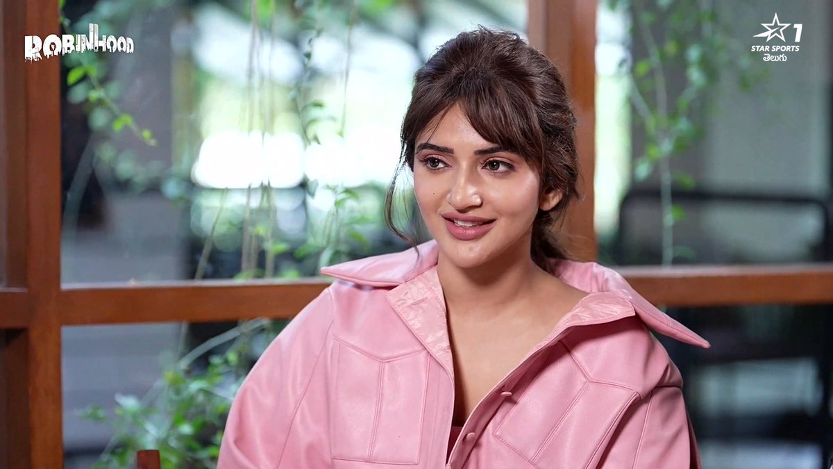 RobinHood అందరికీ నచ్చుతుందని మూవీ టీం అంతా కాన్ఫిడెంట్గా ఉన్నారు 🤩 మరి మూవీ ఎలా ఉండబోతోందో శ్రీలీల మాటల్లోనే వినేయండి! 😃 #RobinHood #Sreeleela #IPLOnJioStar #StarSportsTelugu