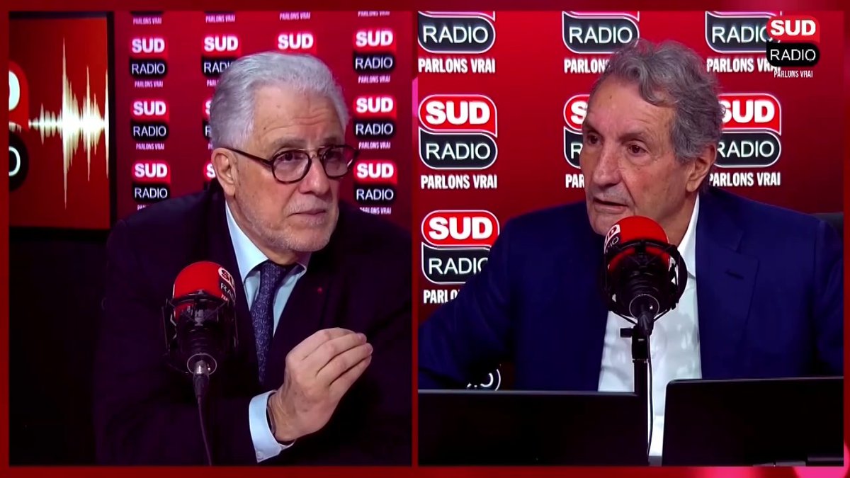 .Hafiz Chems-eddine, recteur de la Grande Mosquée de Paris : "Le Coran parle de pudeur, il n'y a pas de vêtement spécifique en islam. Une femme qui a envie de porter librement le voile, je ne peux que la soutenir"