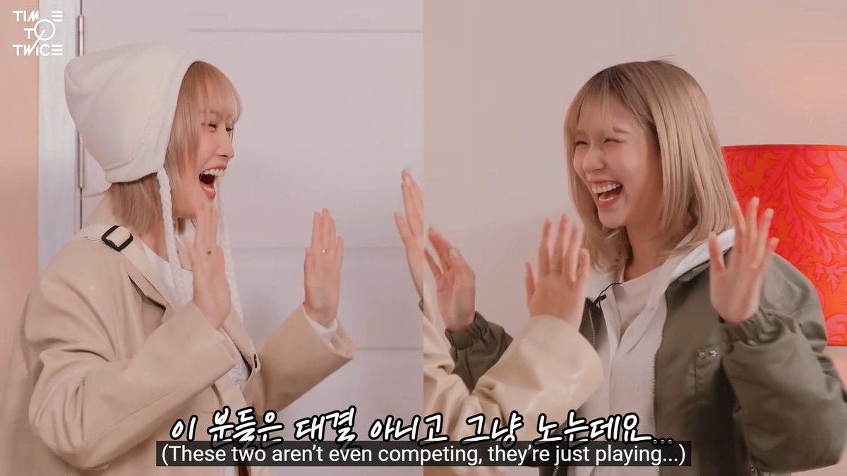 MINA AND MOMO GIGGLING THE WHOLE TIME PLAYING THE PALM SLAPPING GAME THEY'RE SO CUTE 🥺