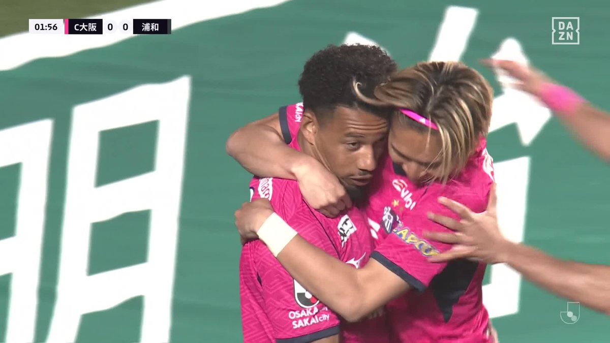 電光石火の先制点⚡️ 大外からDFの裏を突く #チアゴアンドラーデ のラストパスから 仕上げたのは #ラファエルハットン 🏆明治安田J1リーグ第7節 🆚C大阪×浦和 📺#DAZN ライブ配信 #C大阪浦和 #Jみようぜ #Jリーグ