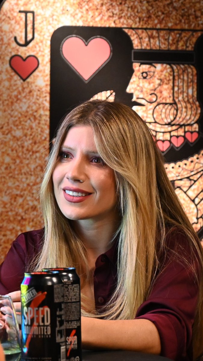 Laurita Fernández en #CasinoResort: "Mi perrita tiene los ojos de mi abuela" 📲 Mirá el episodio completo de #CasinoResort con el Pollo Álvarez acá